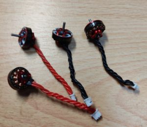 ケーブルをねじったモーター