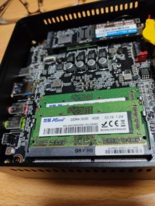 標準のメモリ　4GBが2枚