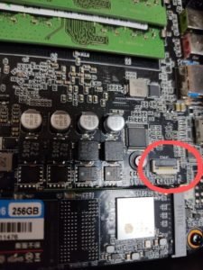 マザーボードのSATAケーブル接続部分